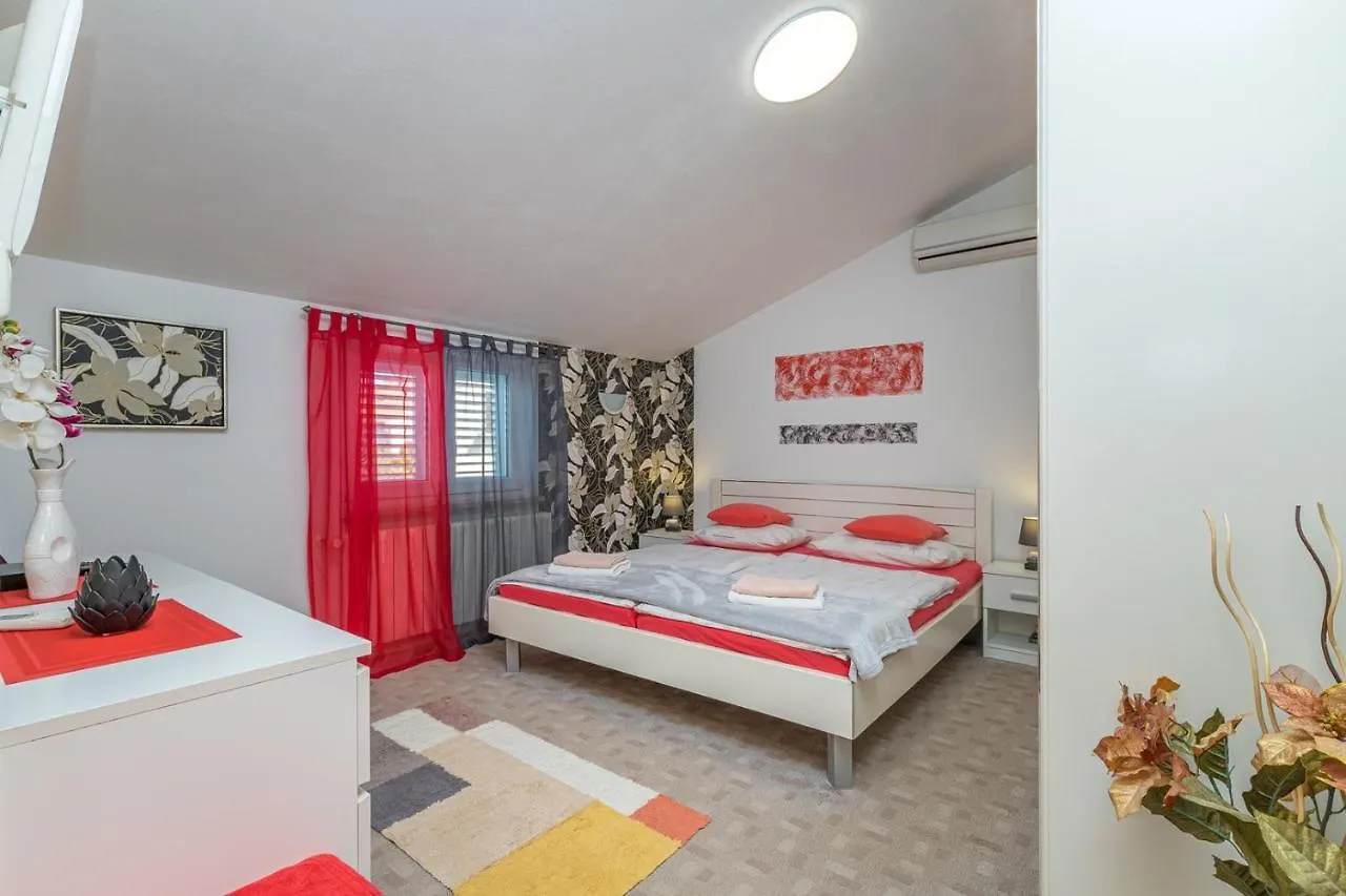 Apartment Teri Nova Vas  克罗地亚